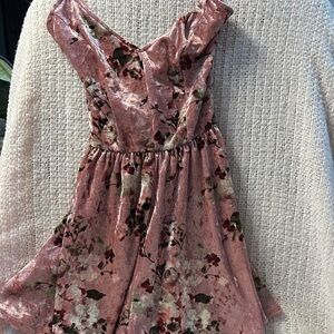 Chic Floral Velvet Dress in Pink